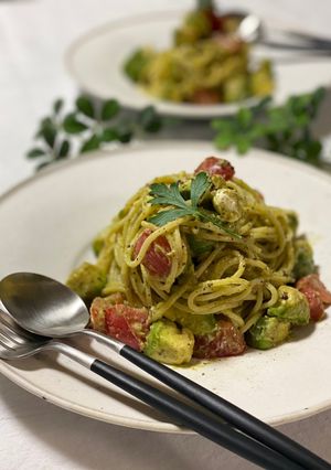 アボカドとトマトのジェノベーゼパスタ-レシピのメイン写真