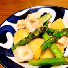 รูปของ 鶏肉・アスパラ・じゃがいものにんにく炒め
