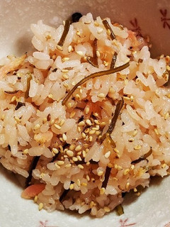 簡単過ぎ!塩昆布と小海老の炊き込みご飯-レシピのメイン写真