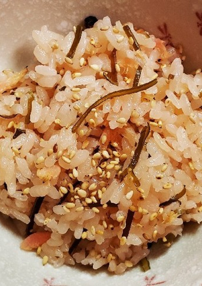 簡単過ぎ！塩昆布と小海老の炊き込みご飯-レシピのメイン写真
