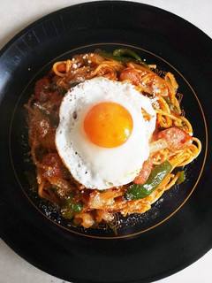 簡単で映える目玉焼きミートナポリタン-レシピのメイン写真