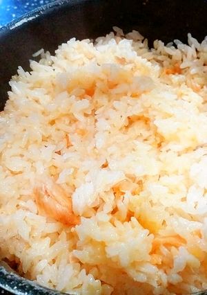 酒のつまみ用鮭ハラスで炊き込みご飯-レシピのメイン写真