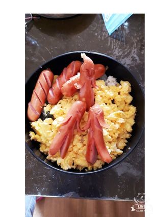 簡単朝ご飯入り卵とソーセージの丼-レシピのメイン写真