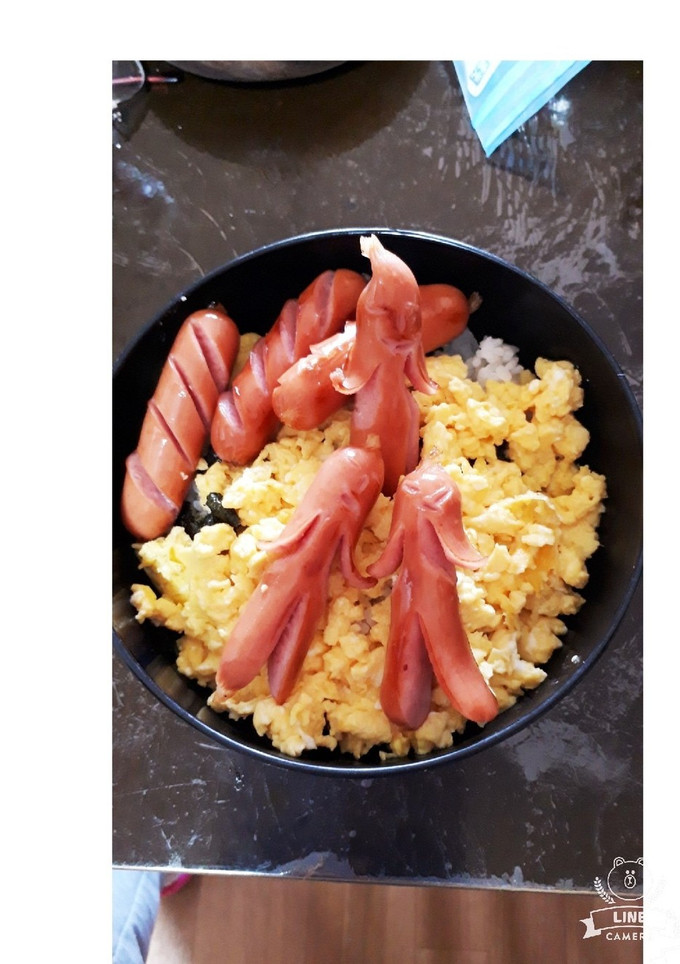 簡単朝ご飯入り卵とソーセージの丼-レシピのメイン写真