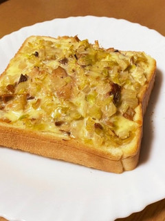 サバ缶で、うまうまトースト(晩の残りで)-レシピのメイン写真