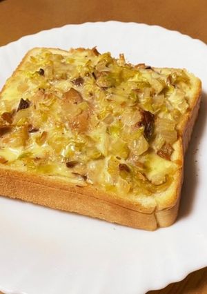 サバ缶で、うまうまトースト（晩の残りで）-レシピのメイン写真