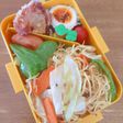 ごま油香る野菜たっぷり、塩焼きそば弁当♪