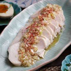 A picture of しっとり柔らか！鶏胸肉の茹で鶏ネギ塩ダレ.