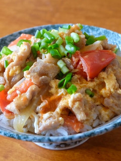 絶品♪とろとろ卵のトマト豚丼-レシピのメイン写真