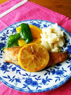 鮭のムニエル♡焼きレモン添え-レシピのメイン写真