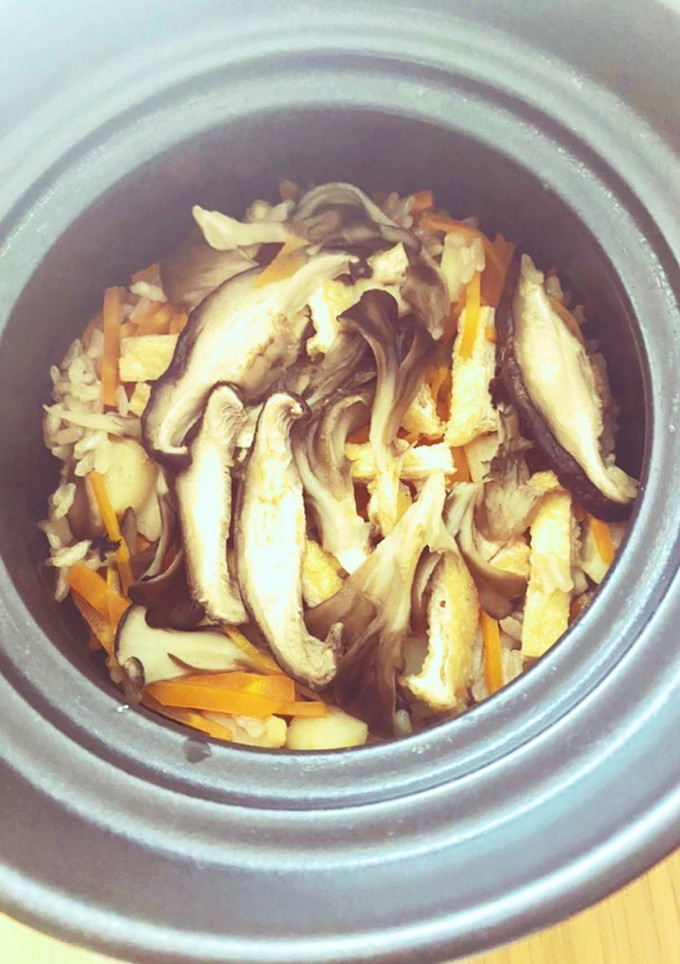 冷凍貝柱と椎茸と黒舞茸の簡単炊き込みご飯-レシピのメイン写真