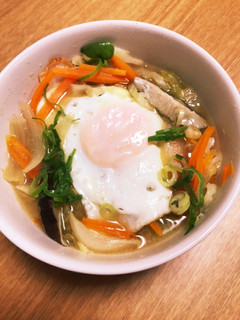 目玉焼き乗せキャベツ人参玉葱の味噌スープ-レシピのメイン写真