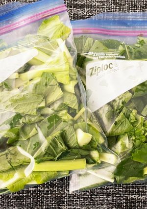 まとめ買いした小松菜を生で冷凍保存-レシピのメイン写真