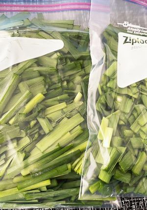大量買いのニラを生で冷凍保存-レシピのメイン写真