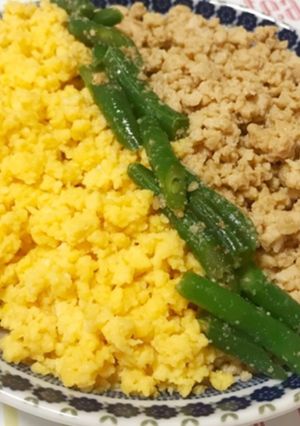 冷凍豆腐でヘルシー♪三色丼-レシピのメイン写真