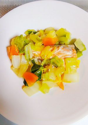 【幼児食】鮭と白菜人参のバターしょうゆ煮-レシピのメイン写真