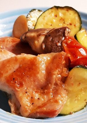 鶏もも肉とズッキーニのナンプラー炒め-レシピのメイン写真