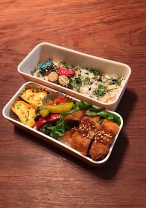 お弁当・・・79おむすび山に大葉のせ-レシピのメイン写真