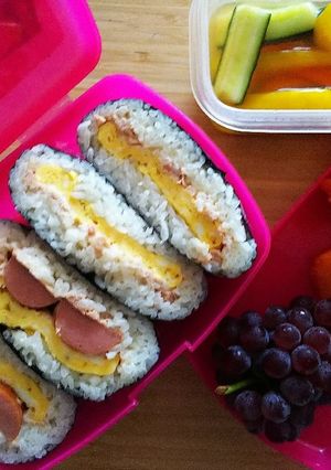 フランクフルトとツナと卵焼きのおにぎらず-レシピのメイン写真