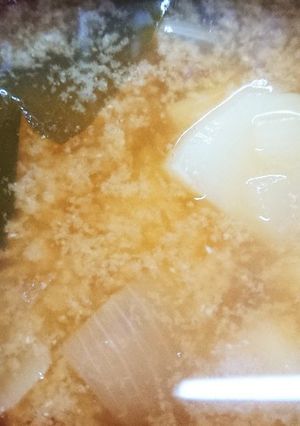 じゃがいもと新玉ねぎとワカメの味噌汁-レシピのメイン写真