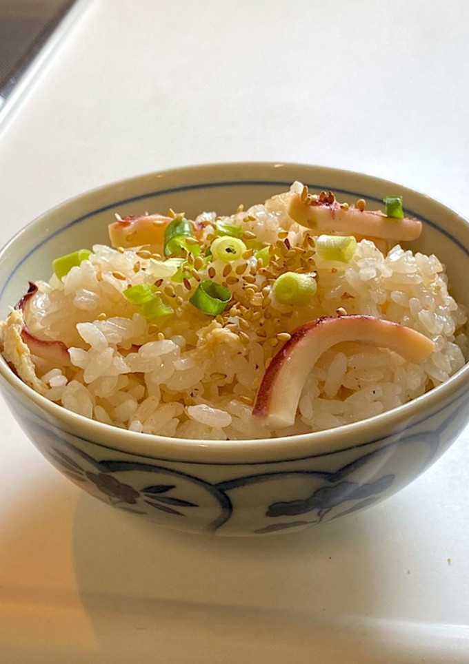 簡単ボイルいかと油揚げだけの炊き込みご飯-レシピのメイン写真
