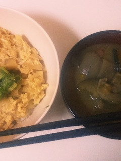 卵とじ丼とナスのお味噌汁-レシピのメイン写真