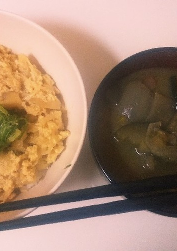 卵とじ丼とナスのお味噌汁-レシピのメイン写真