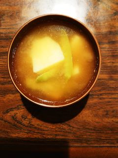 じゃがいもとさやえんどうの減塩味噌汁-レシピのメイン写真
