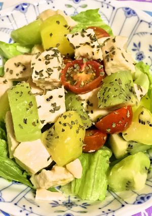 キウイとサラダチキンのやみつきサラダ-レシピのメイン写真