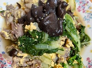牛肉小間切れと菜っ葉とキノコのすき焼き風-レシピのメイン写真