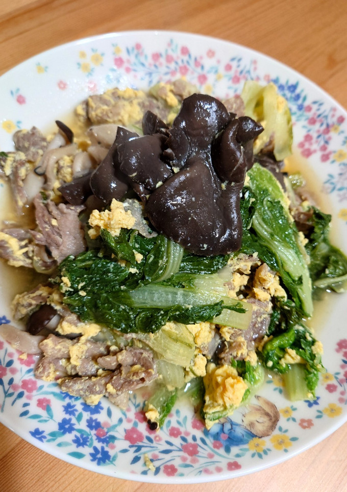 牛肉小間切れと菜っ葉とキノコのすき焼き風-レシピのメイン写真