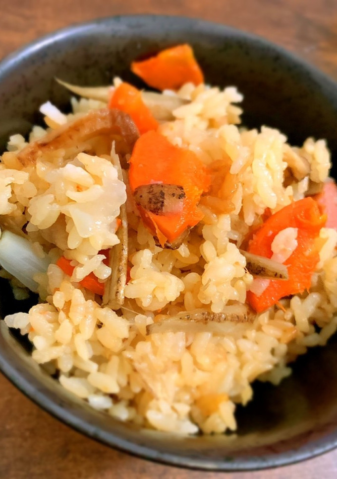人参玉ねぎ牛蒡の消費に、簡単炊き込みご飯-レシピのメイン写真