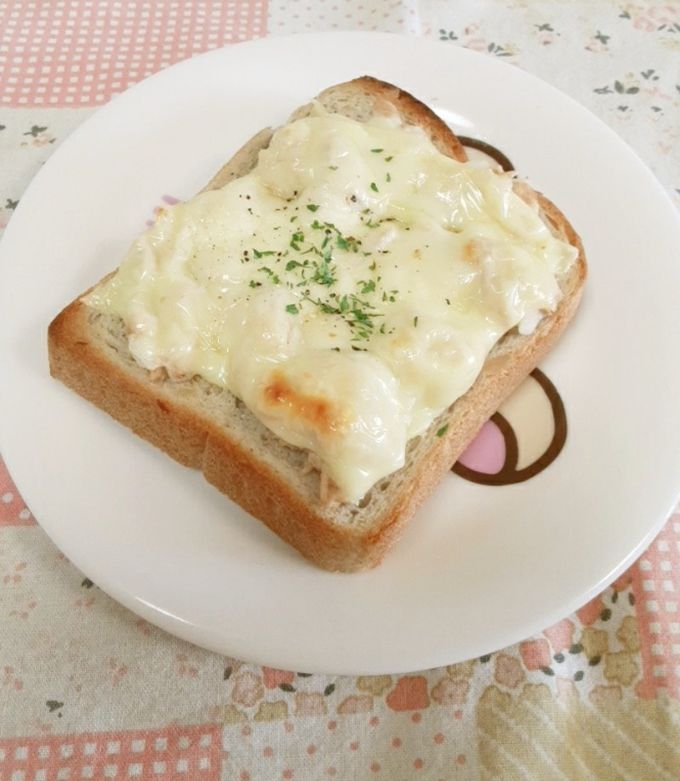 簡単食パンアレンジ!ミスド風ツナメルト-レシピのメイン写真