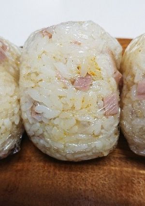 *カレー塩のおにぎり(福神漬け入り)*-レシピのメイン写真
