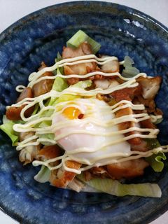 残った唐揚げや冷凍唐揚げで♪カラマヨ丼-レシピのメイン写真