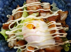 残った唐揚げや冷凍唐揚げで♪カラマヨ丼-レシピのメイン写真