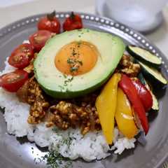 รูปของ ＊簡単＊アボたま夏野菜のキーマカレー