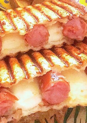 ソーセージとさけるチーズのホットサンド-レシピのメイン写真