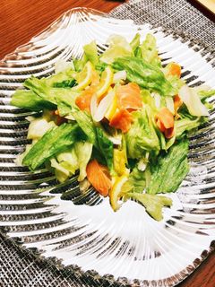 スモークサーモンとレタスの簡単サラダ-レシピのメイン写真