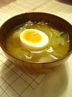 半熟たまごときゃべつの味噌汁-レシピのメイン写真