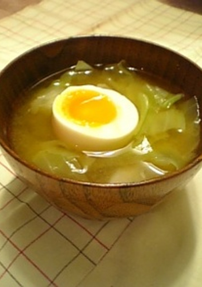 半熟たまごときゃべつの味噌汁-レシピのメイン写真