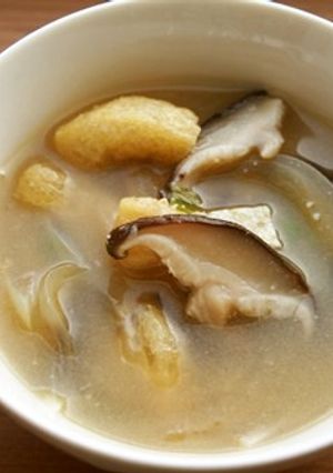 玉ねぎ・椎茸の味噌汁♪-レシピのメイン写真