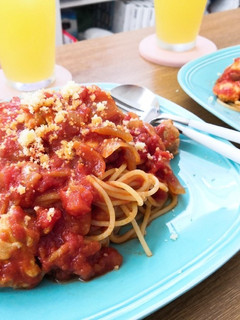 鶏ももと玉ねぎのトマトパスタ-レシピのメイン写真