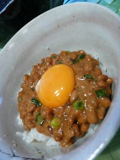 超簡単朝ごはん★ピリ辛納豆丼-レシピのメイン写真