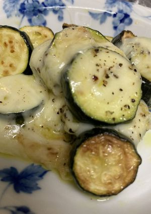 ズッキーニの簡単フライパンでチーズ焼き-レシピのメイン写真