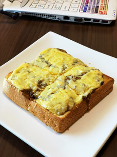 ☆とろ〜り☆カレーとチーズのトースト-レシピのメイン写真