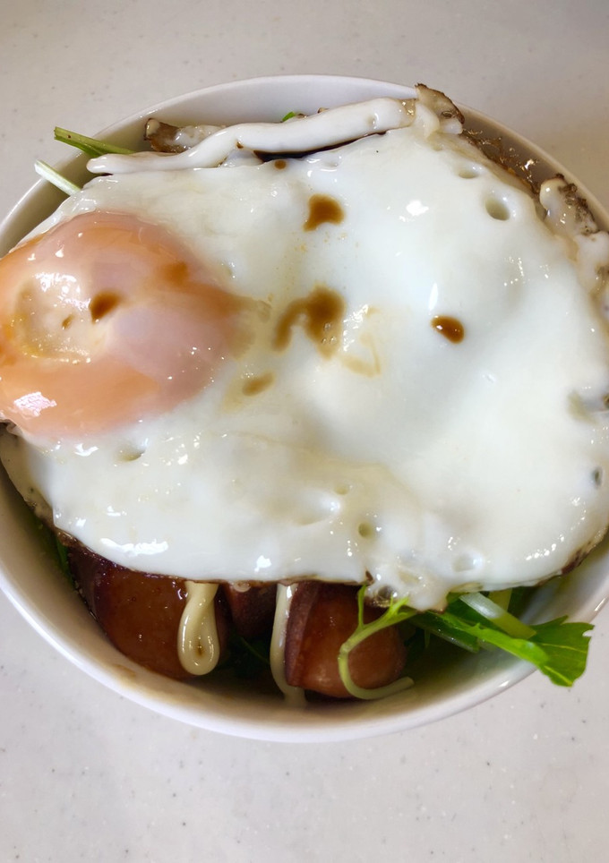 水菜ウィンナー丼！目玉焼きを乗せて！-レシピのメイン写真