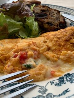トマトとバジルのチーズオムレツ-レシピのメイン写真