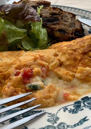 トマトとバジルのチーズオムレツ-レシピのメイン写真