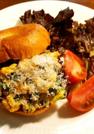 パクチーのスクランブルエッグサンドイッチ-レシピのメイン写真